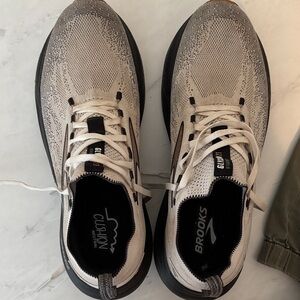 Brooks Men's Glycerin 21 Stealthfit Athletic Shoes - Cream and Black